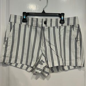 Gap Chino shorts 3” inseam 6 petite